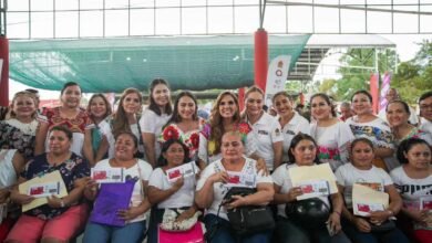 Mara Lezama Entrega Tarjetas Mujer es Poder en Felipe Carrillo Puerto