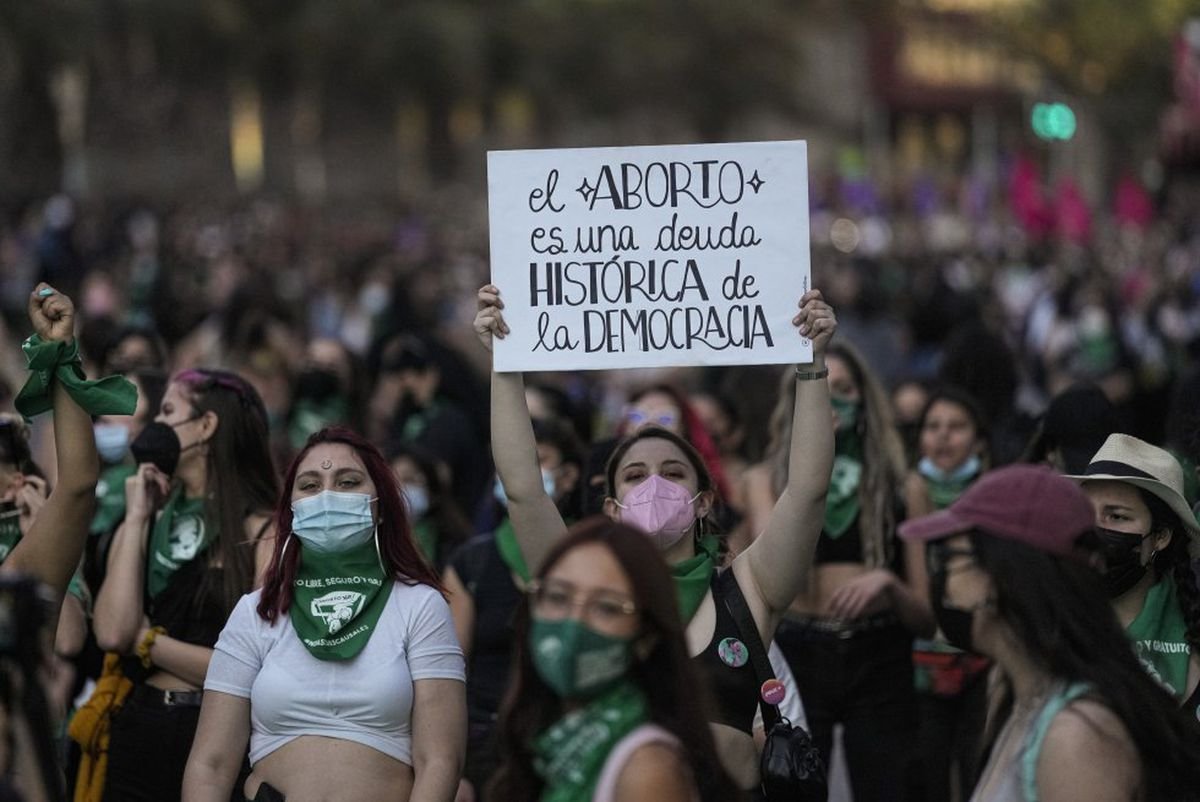 Más de 3.600 mujeres abortaron en Chile en los últimos seis años: 822 lo hicieron por violación