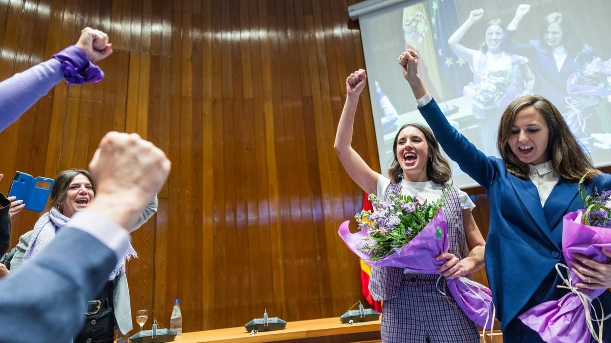 Ione Belarra e Irene Montero, en el traspaso de carteras: “Hoy Pedro Sánchez nos echa de este Gobierno” | Sociedad